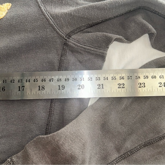 Abercrombie & Fitch Gray Long Sleeve Tee - Picture 2 of 7